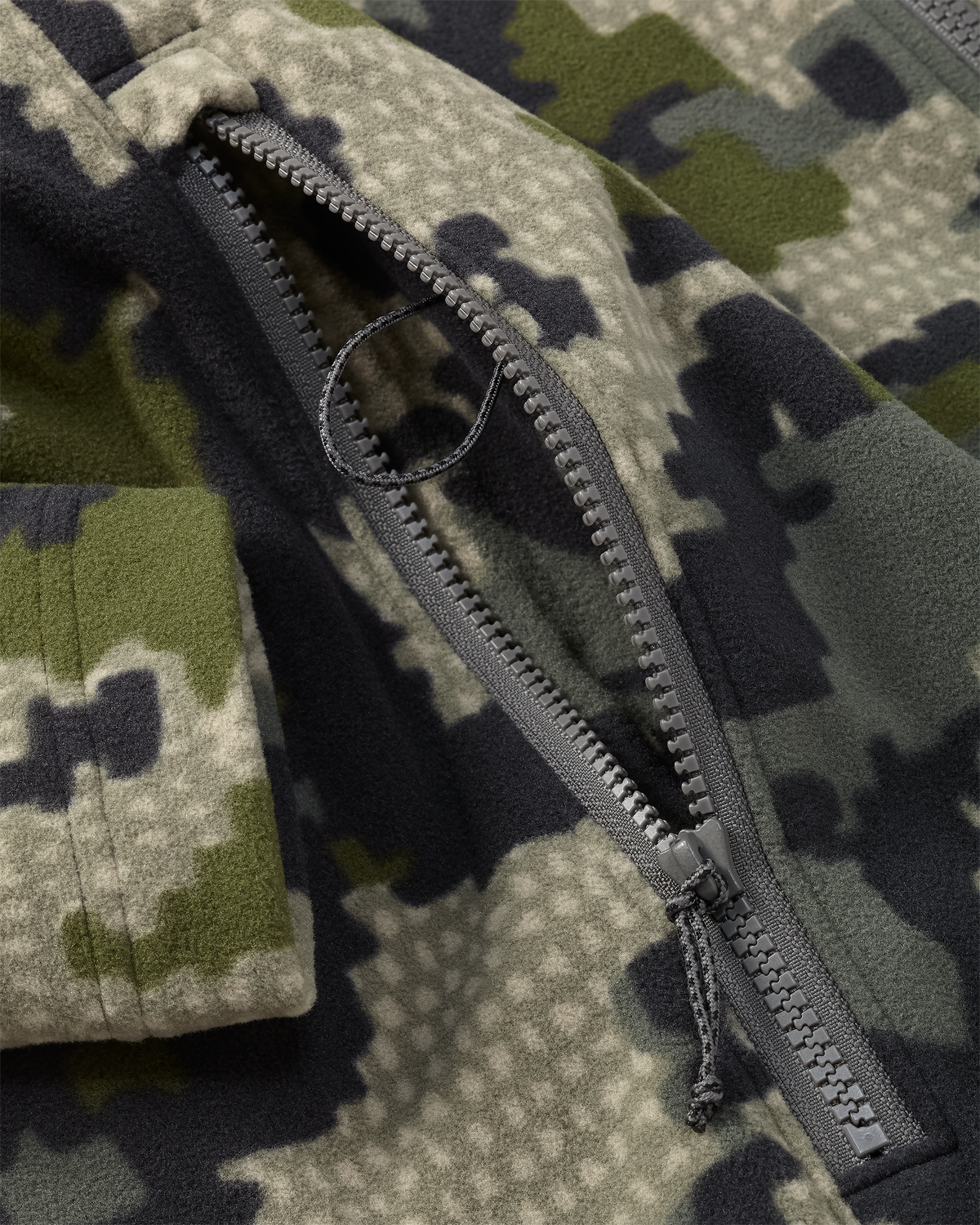 Close-up of zippered pocket with inside  lanyard connection loop on the Border Fleece Full Zip Jacket in Verde Camouflage