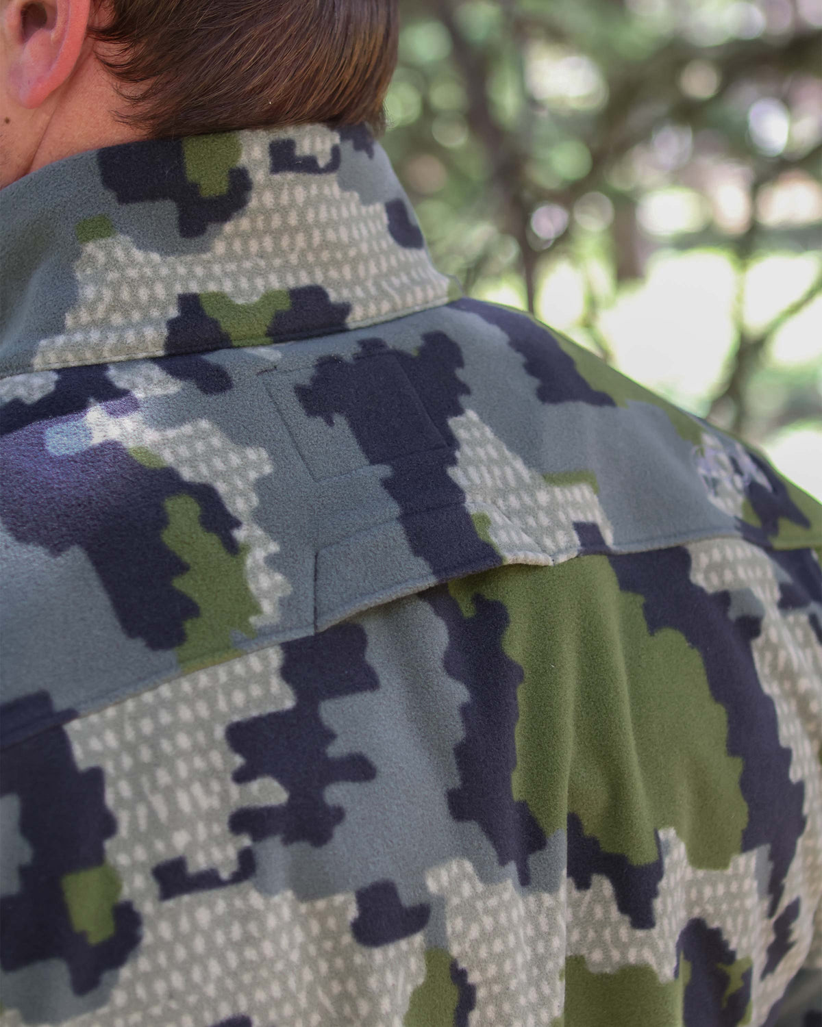 Back of Border Fleece Full Zip Jacket in Verde Camouflage, Highlighting safety harness port