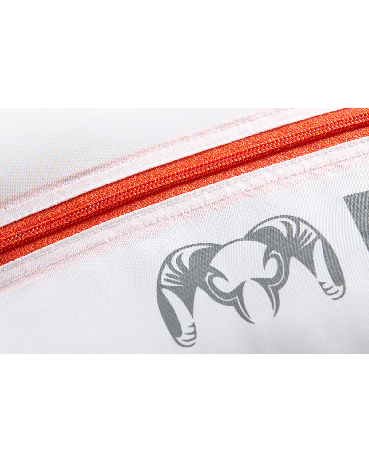 Zoomed in version of KUIU Boned Out Game Bag in White Showing the zipper teeth