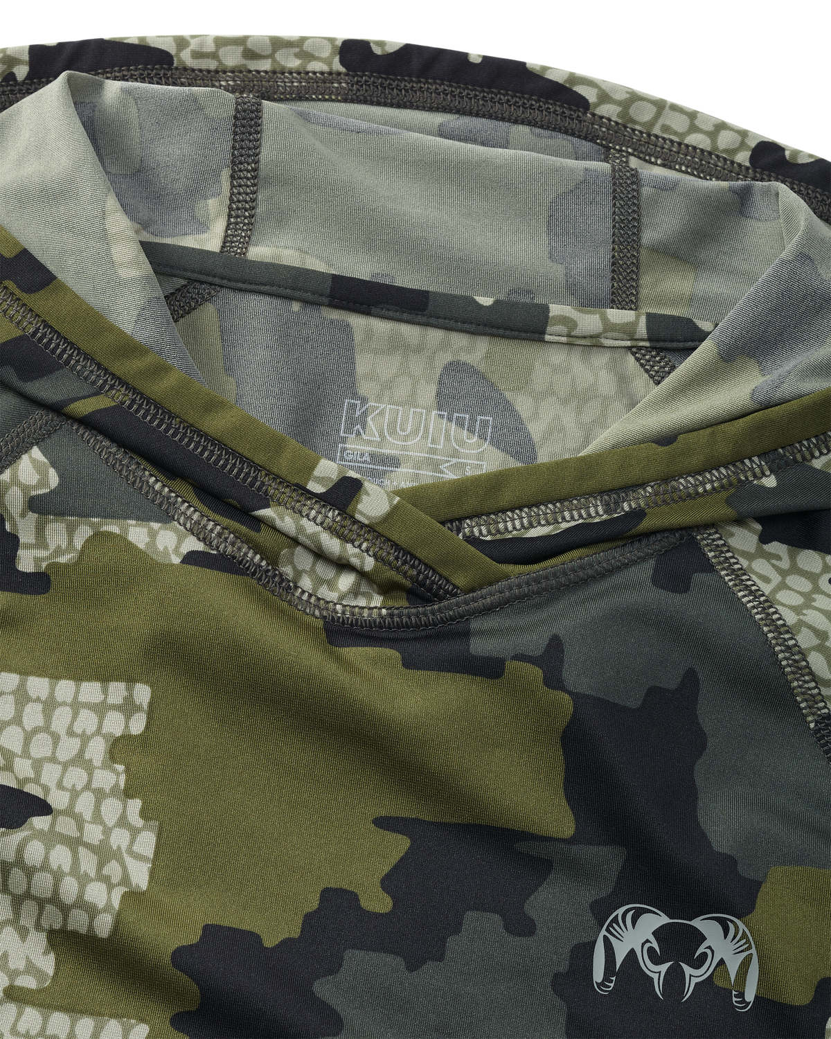 collar on Women's Gila LS Hoodie in Verde Camouflage