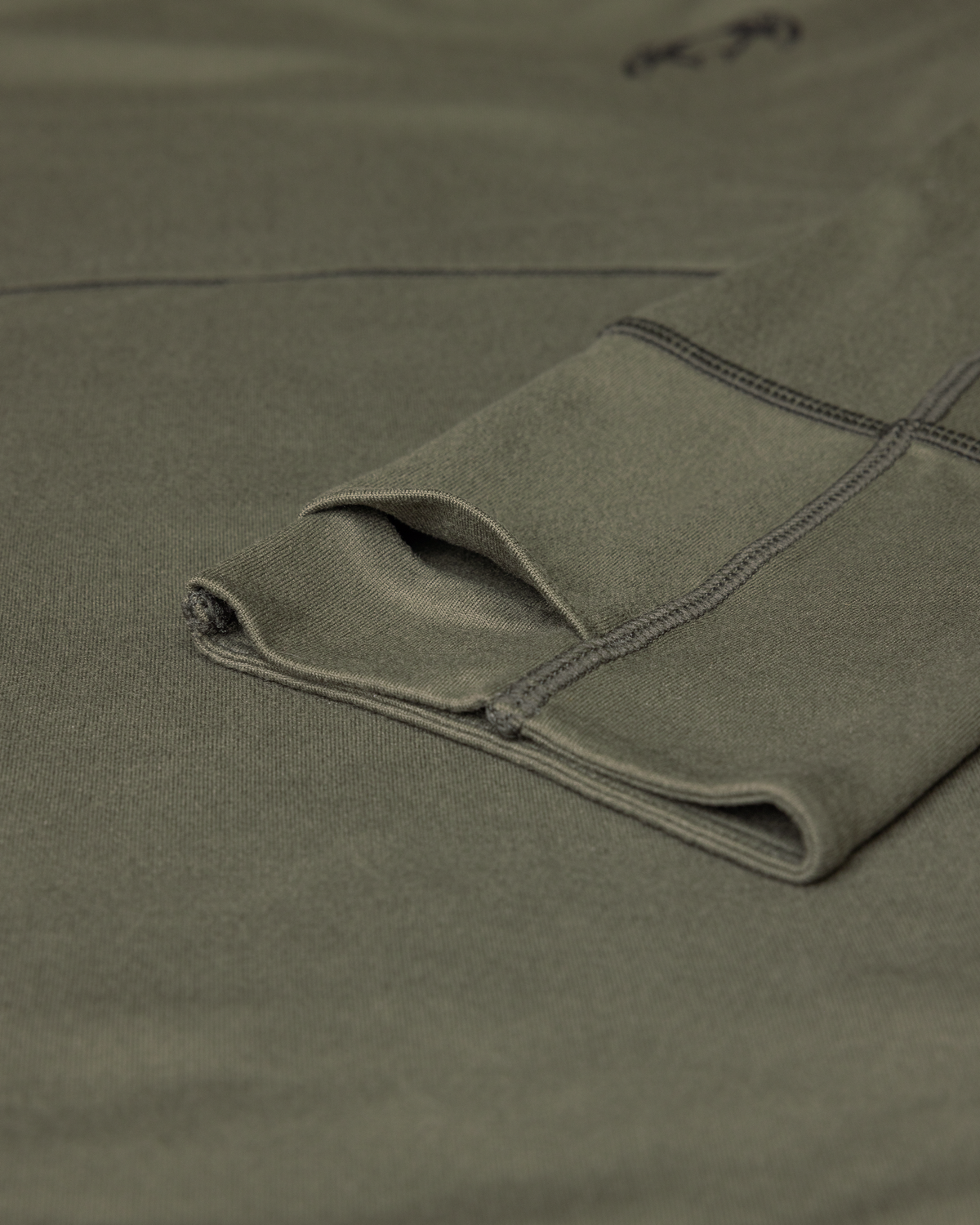 Detail of layered thumbhole on Vital PRO Hybrid Insulated Crew in Ash Brown