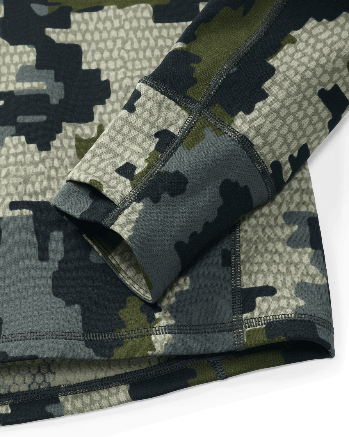 Shaped Cuff with Layered Thumbholes on Encounter 200 Fleece Zip-T in Verde Camouflage