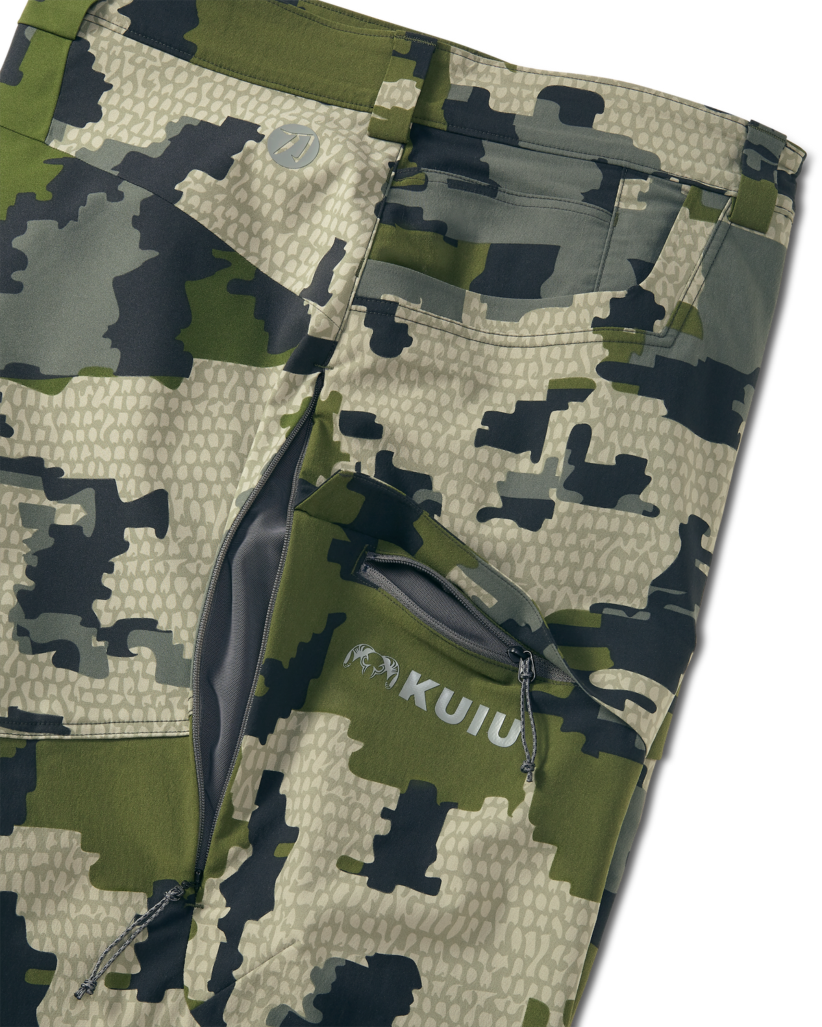 Detail of open zippered mesh-lined hip vent and open cargo pocket on Kutana Hybrid Pant in Verde Camouflage