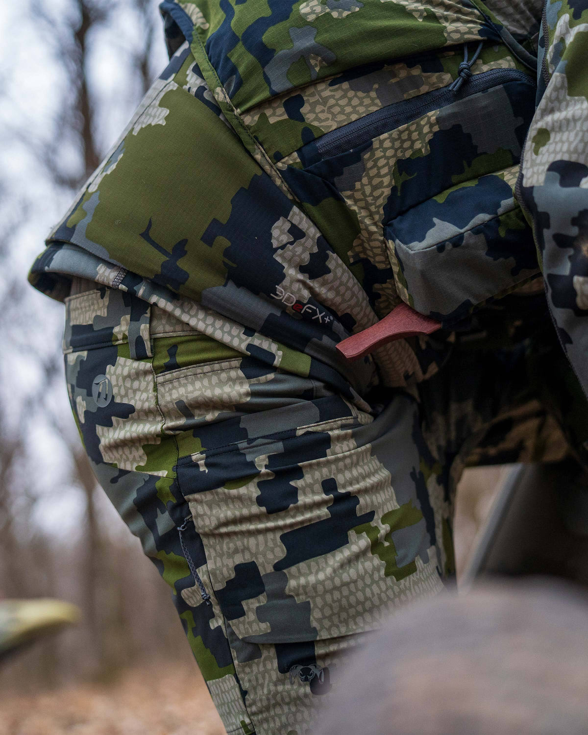 Side view of open hand pocket and small stow pocket on the Kutana Hybrid Pant in Verde Camouflage