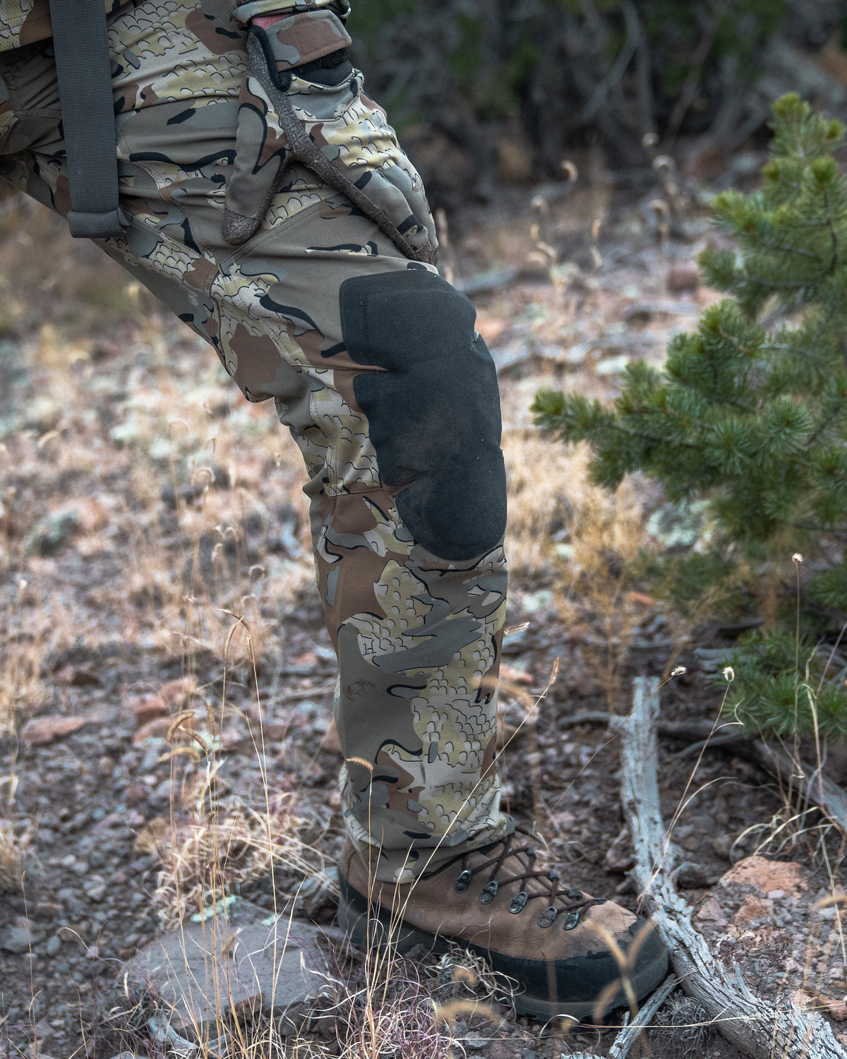 Field image of a hunter wearing a PRO Pant in Valo Camouflage showing the exterior durasuede knee pad